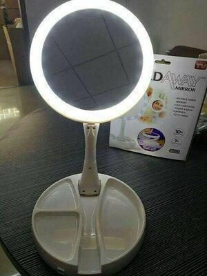 Складне дзеркало з LED-підсвіткою і збільшенням